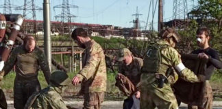 En direct : la Russie annonce la "reddition" de près de 1000 combattants d'Azovstal
