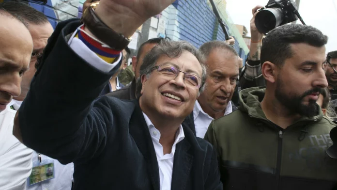 Présidentielle en Colombie: Gustavo Petro largement en tête, Rodolfo Hernandez crée la surprise