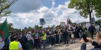 Algérie – Cameroun: Les Algériens manifestent devant la FIFA