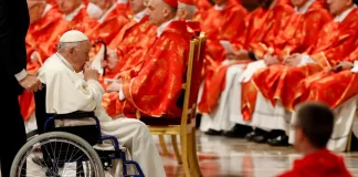 Le pape François reporte son voyage en Afrique en raison de douleurs au genou