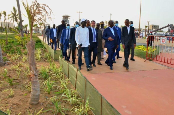 MACKY SALL APPELLE À ENTRETENIR LA CORNICHE OUEST DE DAKAR APRÈS SON AMÉNAGEMENT