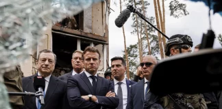 «Il faut que l'Ukraine puisse résister et l'emporter», déclare Emmanuel Macron à Irpin