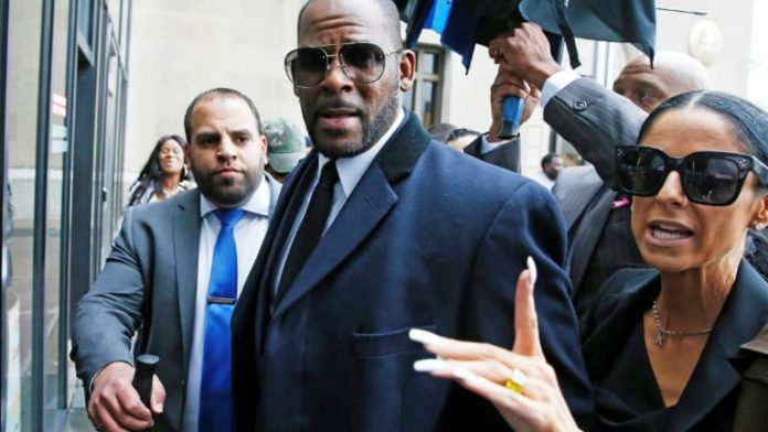 États-Unis : Le chanteur R. Kelly condamné à trente ans de prison pour des crimes sexuels