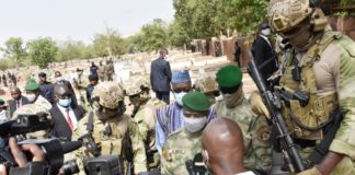 Mali: la junte fixe à deux ans le délai avant un retour des civils au pouvoir