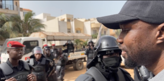 Sonko s'adresse aux policiers qui ont bouclé les alentours de sa demeure !