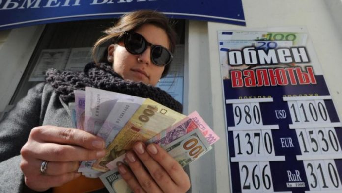 Guerre avec la Russie: l'Ukraine dévalue sa monnaie de 25% (banque centrale)