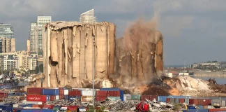 Au Liban, huit tours des silos à grains du port de Beyrouth s'effondrent