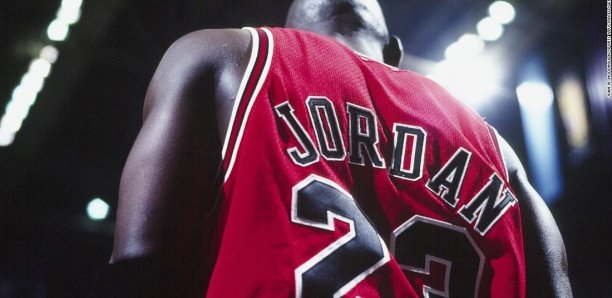 Un maillot de Michael Jordan proposé aux enchères pour 3 à 5 millions de dollars