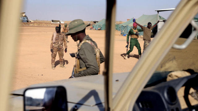 Mali : Le bilan de l’attaque du camp de Tessit passe de 17 à 42 militaires tués