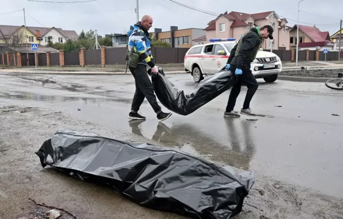 Plus de quatre mois après le retrait des Russes, la ville de Boutcha enterre ses morts