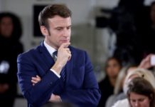 Stratégie d’influence en Afrique: Macron appelle ses diplomates à être plus réactifs sur les réseaux sociaux