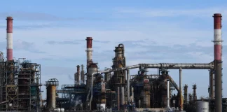 Pénurie de carburant en France: la grève se poursuit, des négociations à suivre