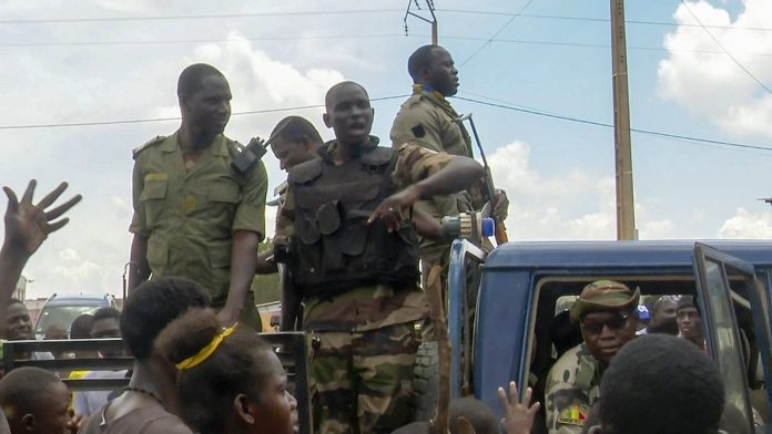 Mali: une dizaine de passagers civils tués dans l’explosion de leur car par un engin