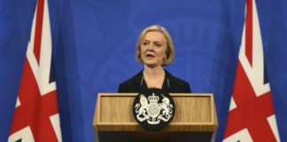 Royaume Uni: La première ministre Liz Truss (déjà) poussée à la sortie
