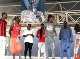 Pape Demba et ses poulains en plein répétition revalorisent les artistes dans un pièces de théâtre..