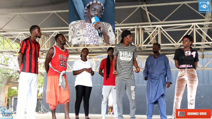 Pape Demba et ses poulains en plein répétition revalorisent les artistes dans un pièces de théâtre..