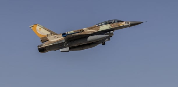 Israël frappe une base aérienne importante en Syrie