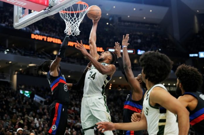 NBA: Milwaukee poursuit son sans faute, les Lakers émergent enfin