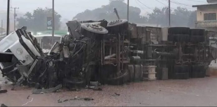 Guinée: plus de 24 morts dans une collision entre un bus et un camion