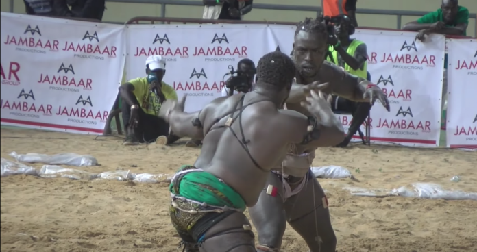 Lutte : Siteu vainqueur de Papa SOW après une dizaine de minutes