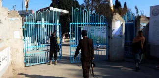 Afghanistan: après l’interdiction des universités aux femmes, des enseignants démissionnent