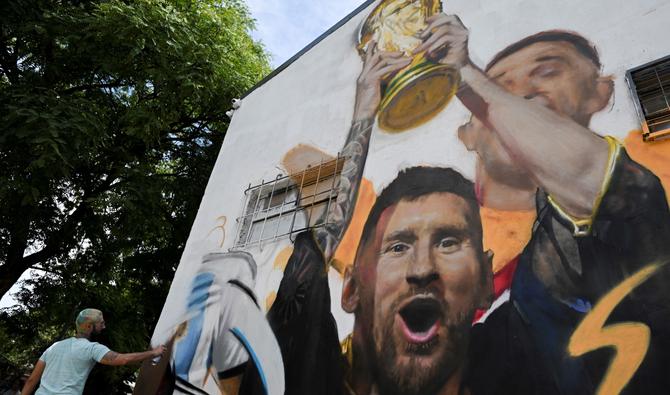 Une fresque murale à Buenos Aires immortalise Messi avec la Coupe du monde