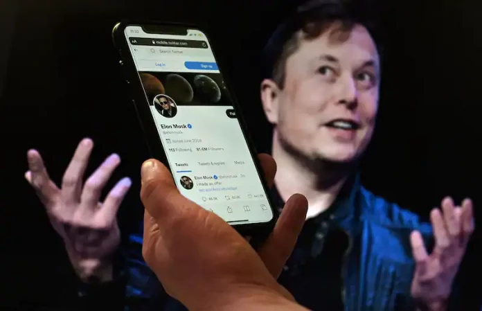 La “guerre” n’aura pas lieu? Elon Musk affirme avoir “résolu le malentendu” avec le patron d’Apple