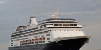 Tourisme : Un bateau de croisière de 1077 touristes accoste au port de Dakar